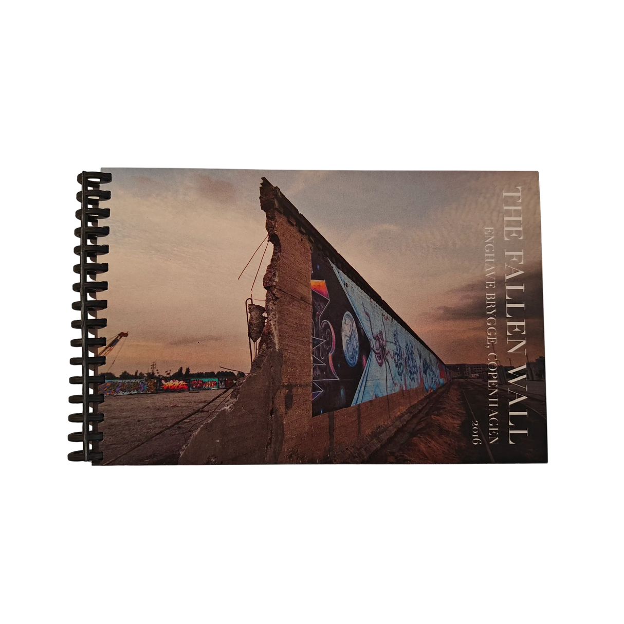 The Fallen Wall 2016 - Enghave Brygge | Bog